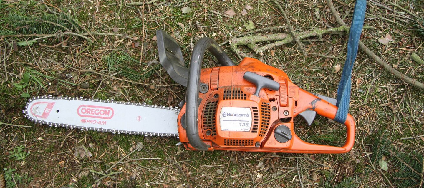 Husqvarna 120i Cordless Chainsaw 14" (Rental)