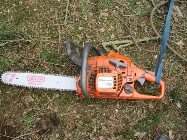 Husqvarna 120i Cordless Chainsaw 14" (Rental)